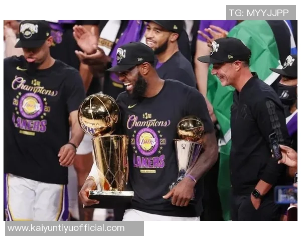 詹姆斯赞扬新援斯玛特艾顿拉拉维亚提升球队硬度与组织能力 詹姆斯赞扬新援斯玛特艾顿拉拉维亚提升球队硬度与组织能力