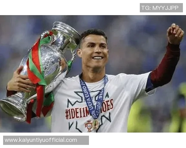 C罗40岁依然体脂率7的秘密:每日四小时训练与六餐五次睡眠揭秘 C罗40岁依然体脂率7的秘密:每日四小时训练与六餐五次睡眠揭秘