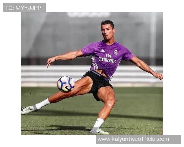 C罗40岁依然体脂率7的秘密：每日四小时训练与六餐五次睡眠揭秘