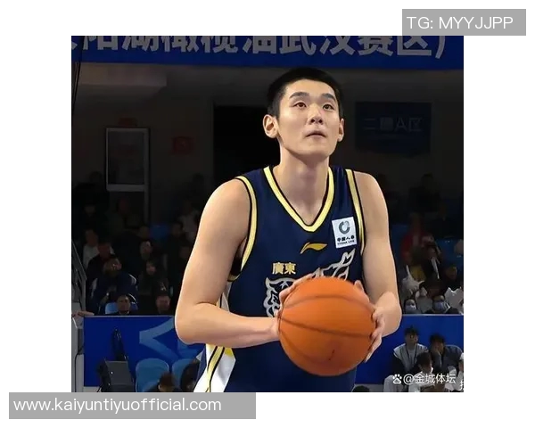 广东队惨遭逆转压哨进球掩盖全队低迷表现三分球无一命中半场落后26分